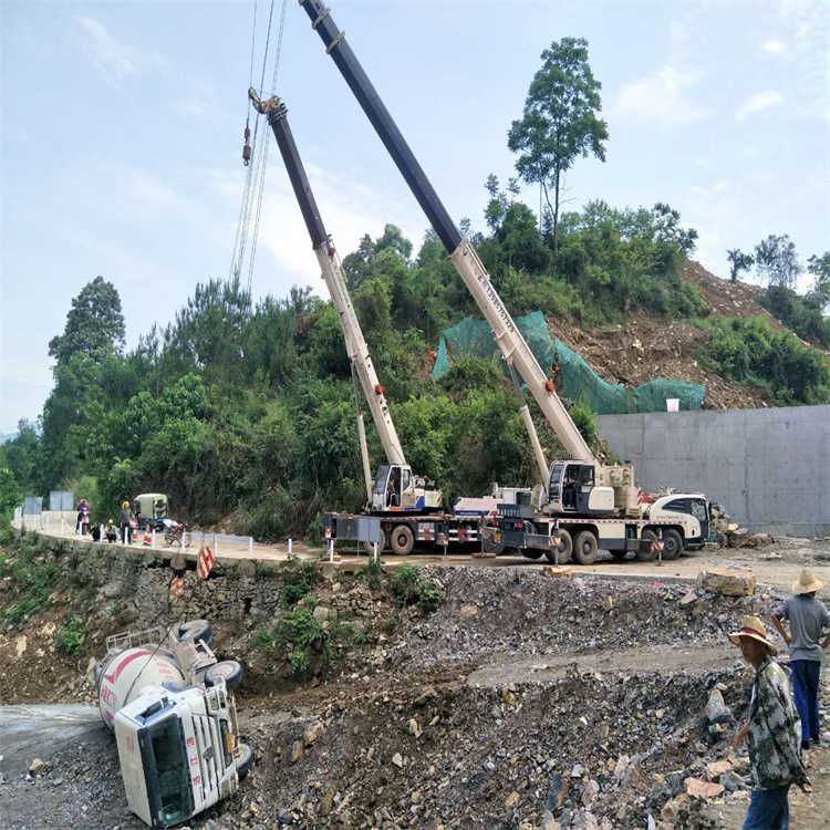 西秀汽车掉沟里叫吊车救援要多少钱